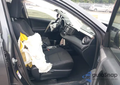 2017 Toyota Rav4 Xle z USA, uszkodzony, nr VIN JTMWFREV7HD094917